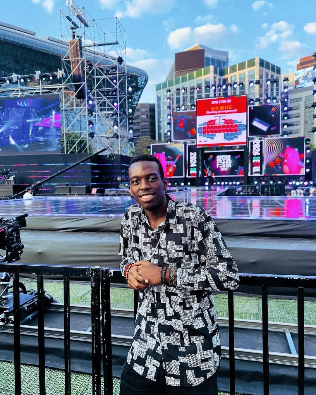 Seoul Festa VIP — worldclass K-Pop performances at Seoul Plaza.